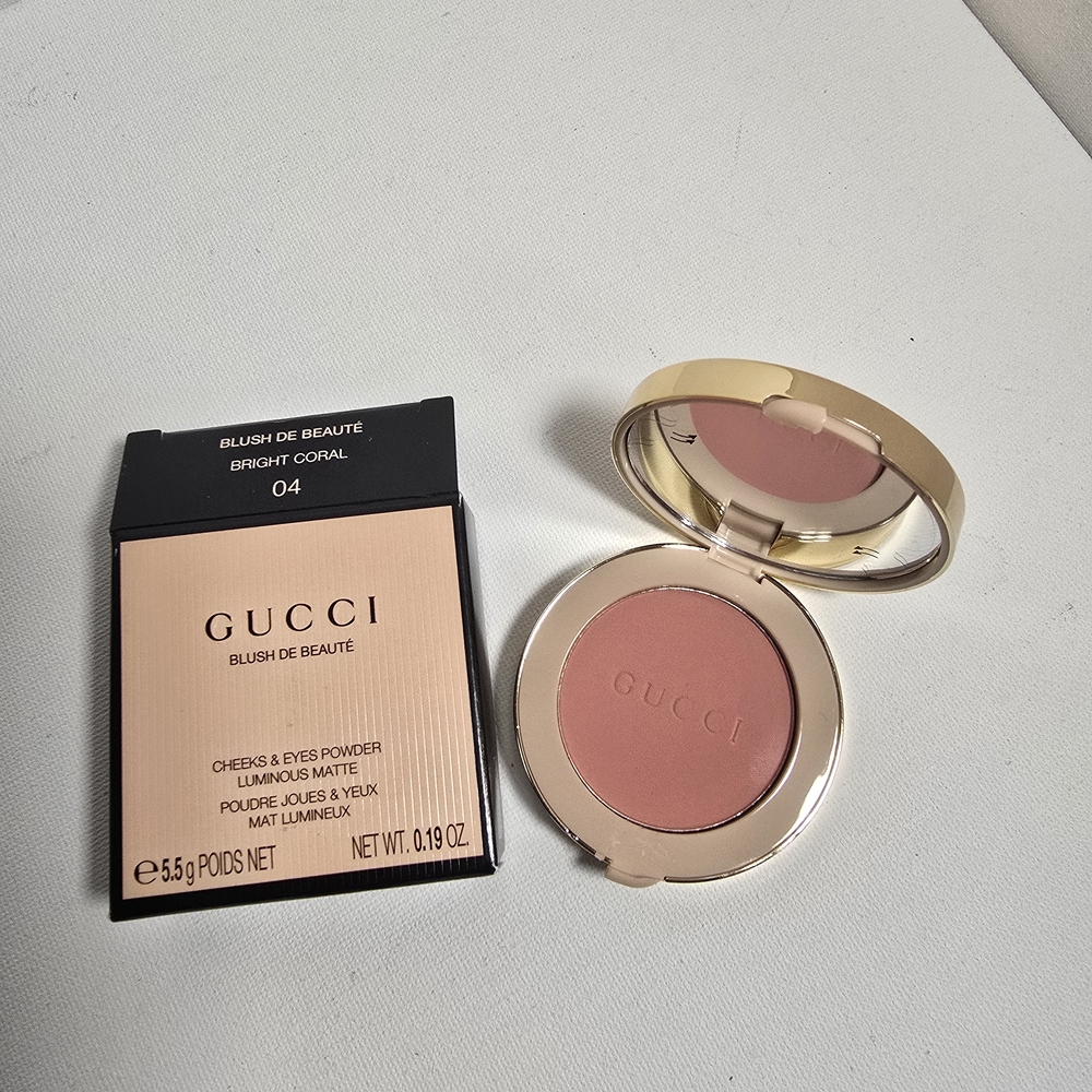 Gucci Blush de Beauté in 04 Bright Coral